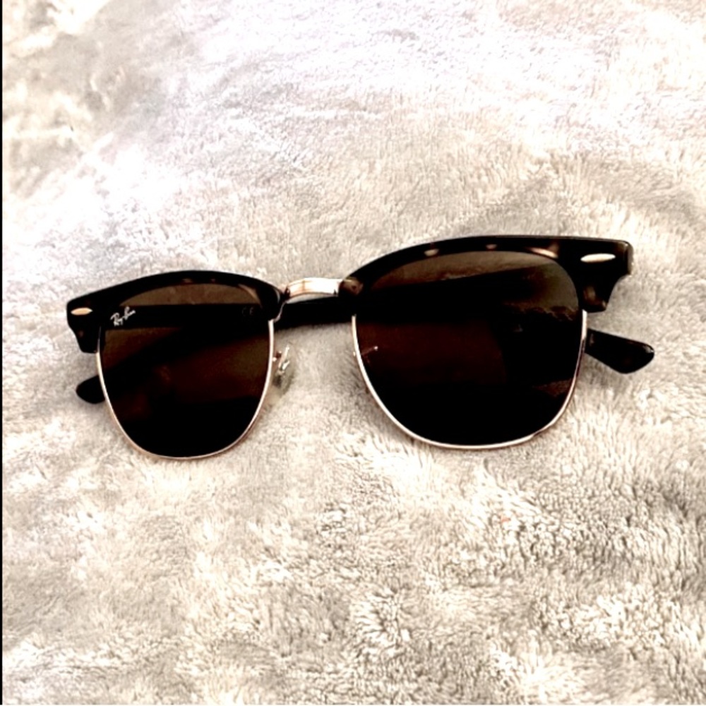 SOLD - Ray-Ban Authentic Clubmaster Tortoise Frame Sunglasses - GUC. - Picture 10 of 16